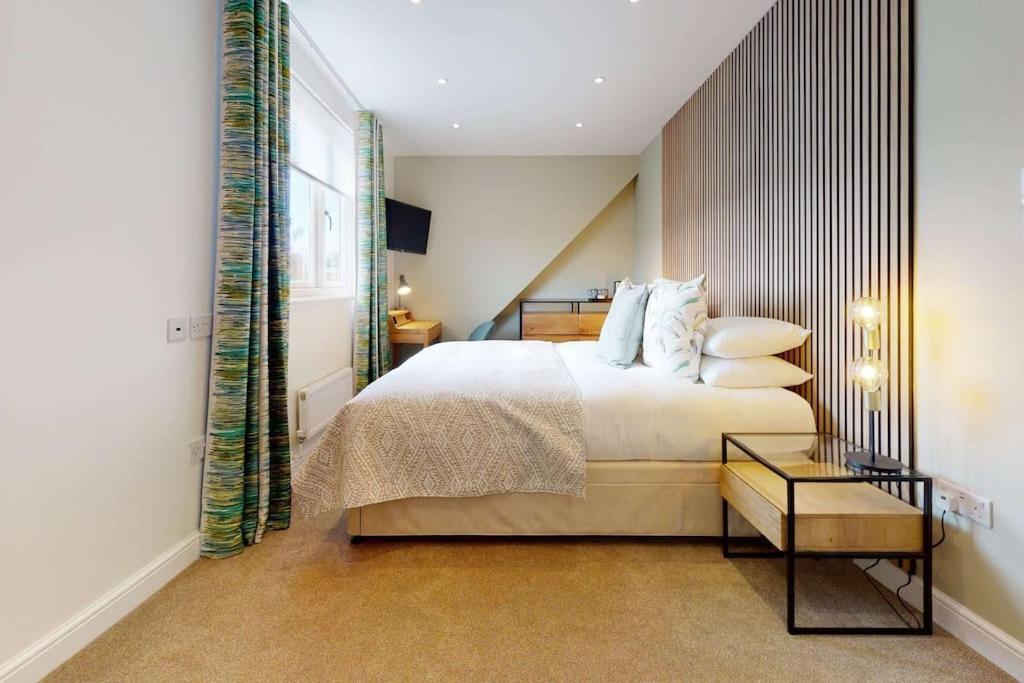 The - Ensuite Lodge