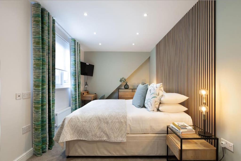 The - Ensuite Lodge