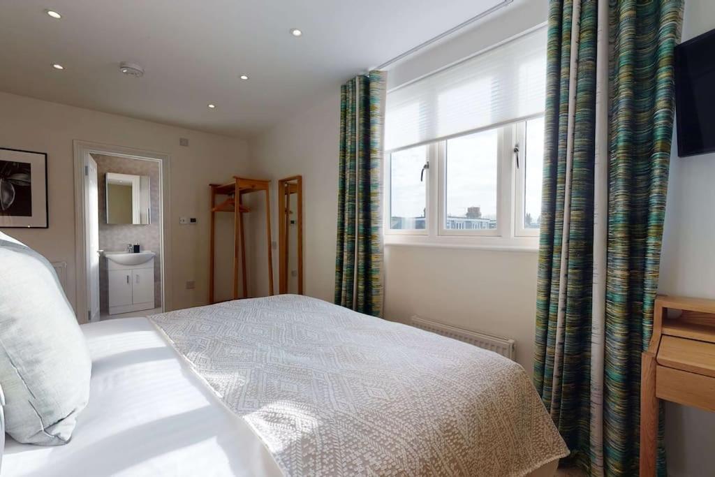 The - Ensuite Lodge
