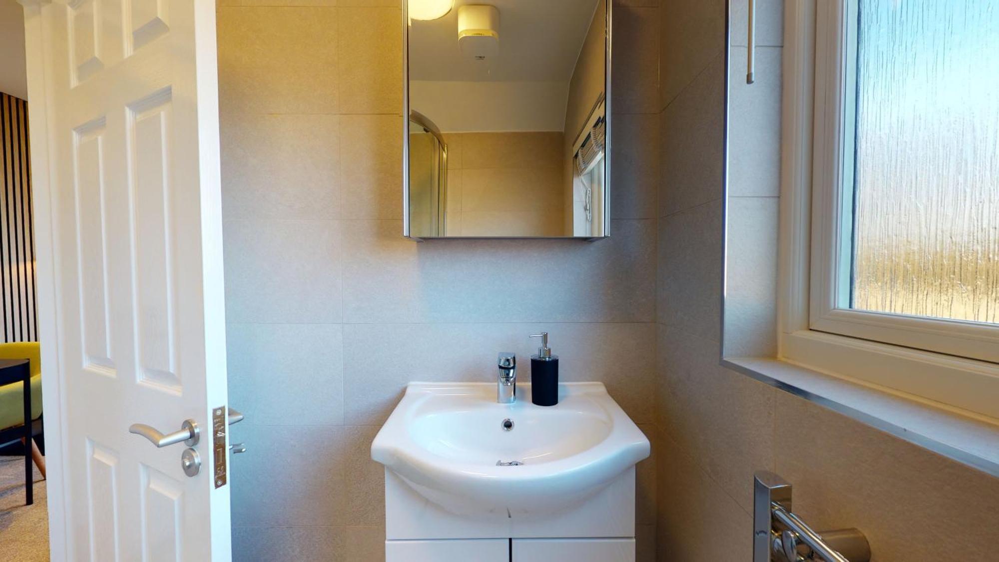 The - Ensuite Lodge