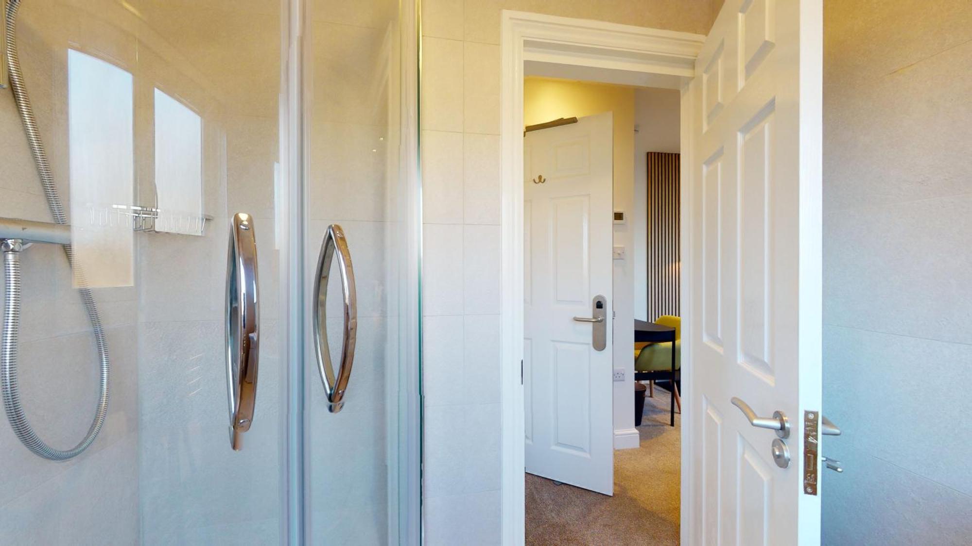 Lodge The - Ensuite